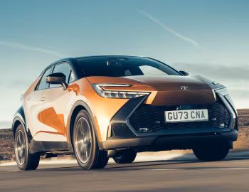 Toyota C-HR HEV [UK-spec] '2023–pr.