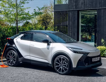 Toyota C-HR PHEV GR Sport [UK-spec] '2024–pr.