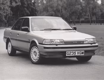 Toyota Camry Sedan [UK-spec] '1986–91