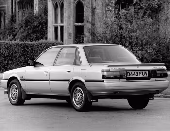 Toyota Camry Sedan [UK-spec] '1986–91