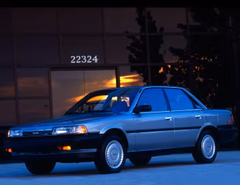 1989 Toyota Camry 4-door V6 Deluxe Sedan [North America] (VZV21) '1988–89