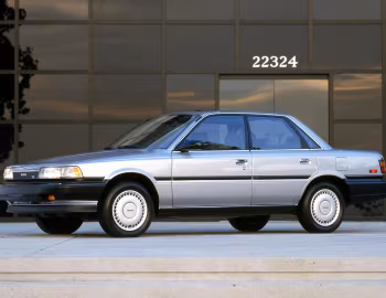 1989 Toyota Camry 4-door V6 Deluxe Sedan [North America] (VZV21) '1988–89