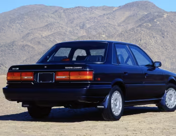 1991 Toyota Camry 4-door V6 LE Sedan [North America] (VZV21) '09.1990–91