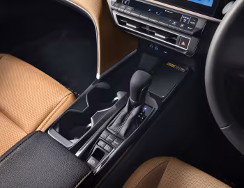 Interior Toyota Camry HEV [India] '2024–pr.