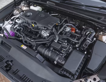 Bajo el capó Toyota Camry HEV SL [Australia] '2024–pr.