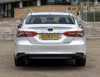 Toyota Camry Hybrid [UK-spec] '2021–23