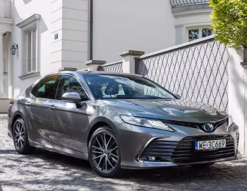 Toyota Camry Hybrid [EU-spec] '2020–24