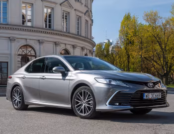 Toyota Camry Hybrid [EU-spec] '2020–24