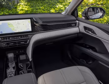 Interior 2025–pr. Toyota Camry XLE HEV [North America] '2024–pr.