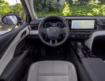 Panel frontal 2025–pr. Toyota Camry XLE HEV [North America] '2024–pr.
