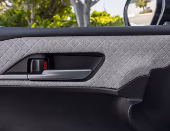 Interior 2025–pr. Toyota Camry XLE HEV [North America] '2024–pr.