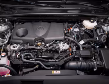 Bajo el capó 2025–pr. Toyota Camry XSE HEV AWD [North America] '2024–pr.