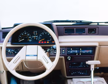 Panel frontal 1984–85 Toyota Van LE [Canada] (YR21) '1984–85