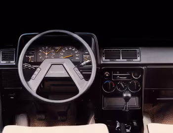 Panel frontal Toyota Carina 1.6 GL Sedan [EU-spec] (TA61) '1982–84