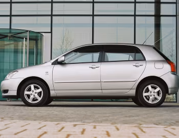 Toyota Corolla 5-door [UK-spec] '2001–04