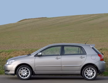 Toyota Corolla T-Sport 5-door [UK-spec] '2001–04