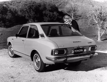 1973 Toyota Corolla 1600 Deluxe 2-door Sedan [North America] (TE21L) '1972–73