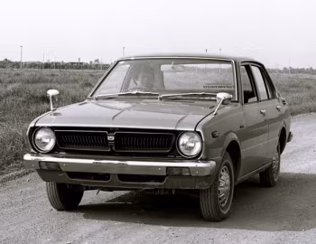 Toyota Corolla 4-door Sedan (TE30) '1974–79
