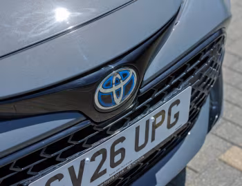 Toyota Corolla Commercial [UK-spec] '2024–pr.