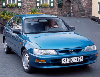 Toyota Corolla Compact 5-door (E100) '1991–98