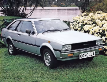 Toyota Corolla 1600 DX Liftback [UK-spec] (E70) '1980–81