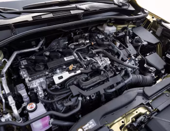 Sous la capuche 2023–25 Toyota Corolla Cross Hybrid XSE [North America] '2023–25