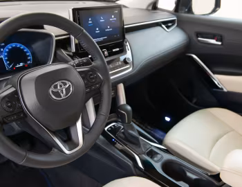 Interior Toyota Corolla Cross XRX HEV [Latam] '2024–pr.