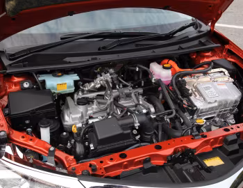 Bajo el capó Toyota Corolla Fielder Hybrid '03.2015–17