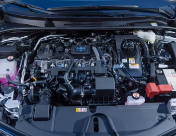 Bajo el capó Toyota Corolla GLi Hybrid [Latam] '2025–pr.