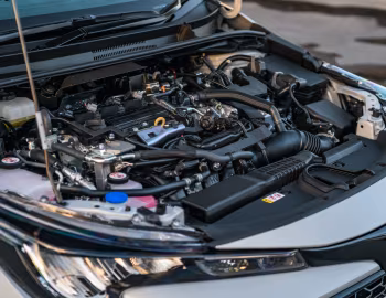 Bajo el capó Toyota Corolla Hybrid GR Sport [UK-spec] '2019–22