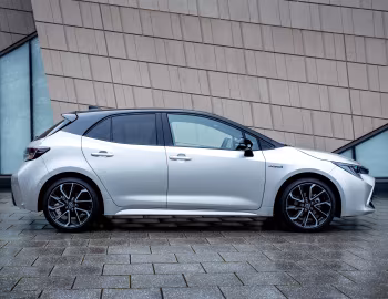 Toyota Corolla Hybrid [UK-spec] '2019–22