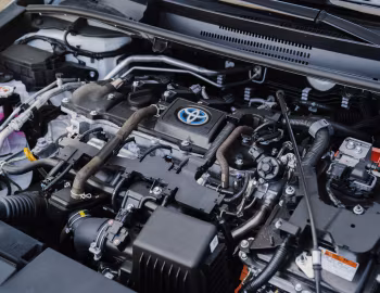 Bajo el capó Toyota Corolla Hybrid GR Sport Hatchback [EU-spec] '2023–pr.