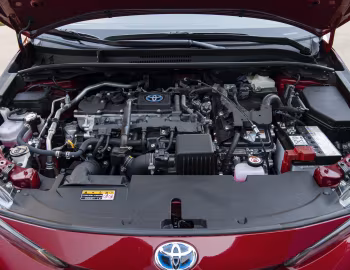 Bajo el capó 2023–pr. Toyota Corolla Hybrid SE AWD [North America] '2022–pr.