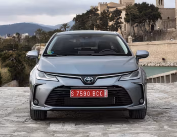 Toyota Corolla Hybrid Sedan [Worldwide] '2019–22