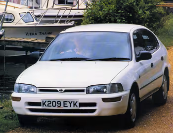 Toyota Corolla Liftback [UK-spec] '1992–95