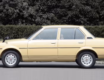 Toyota Corolla Sedan [Japan] (E70) '1979–83