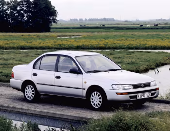 Toyota Corolla Sedan [EU-spec] '1992–97
