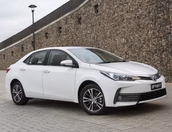 Toyota Corolla Sedan SX [Australia] '2017–19