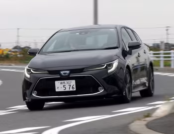 Toyota Corolla Touring Hybrid W×B [Japan] '09.2019–09.2022