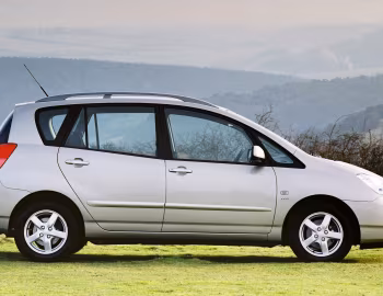 Toyota Corolla Verso [UK-spec] '2001–04
