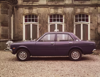 Toyota Corona 1800 Sedan Deluxe [EU-spec] (RT102) '1974–77