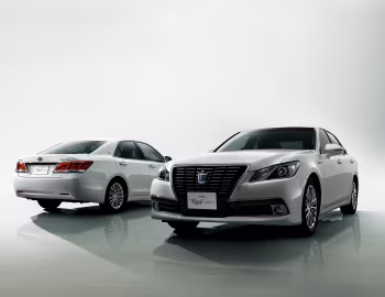 Toyota Crown Hybrid Royal Saloon “Black Style” (S210) '07.2014–09.2015