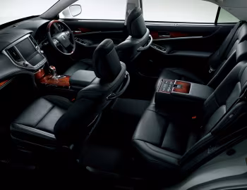 Interior Toyota Crown Majesta F Version [Japan] (DAA-GWS214) '09.2013–10.2015
