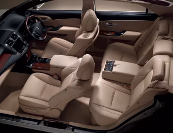 Interior Toyota Crown Royal Saloon (S200) '02.2008–02.2010