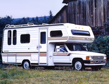 Dolphin Toyota Truck Motorhome (RN44) '1983–????