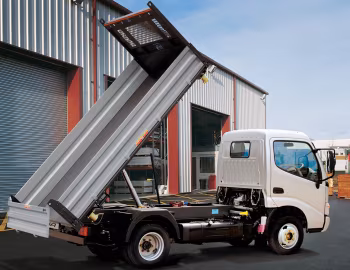 Toyota Dyna 300 Tipper [UK-spec] '1999–2002