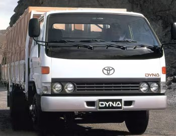 Toyota Dyna 400 Wide Cab SLWB '1995–99
