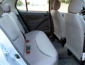 Интерьер 2003–05 Toyota Echo Sedan [North America] '2002–05