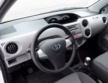 Інтэр'ер Toyota Etios Hatchback [Latam] '2012–16
