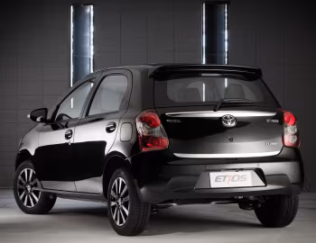Toyota Etios Platinum Hatchback '2014–16